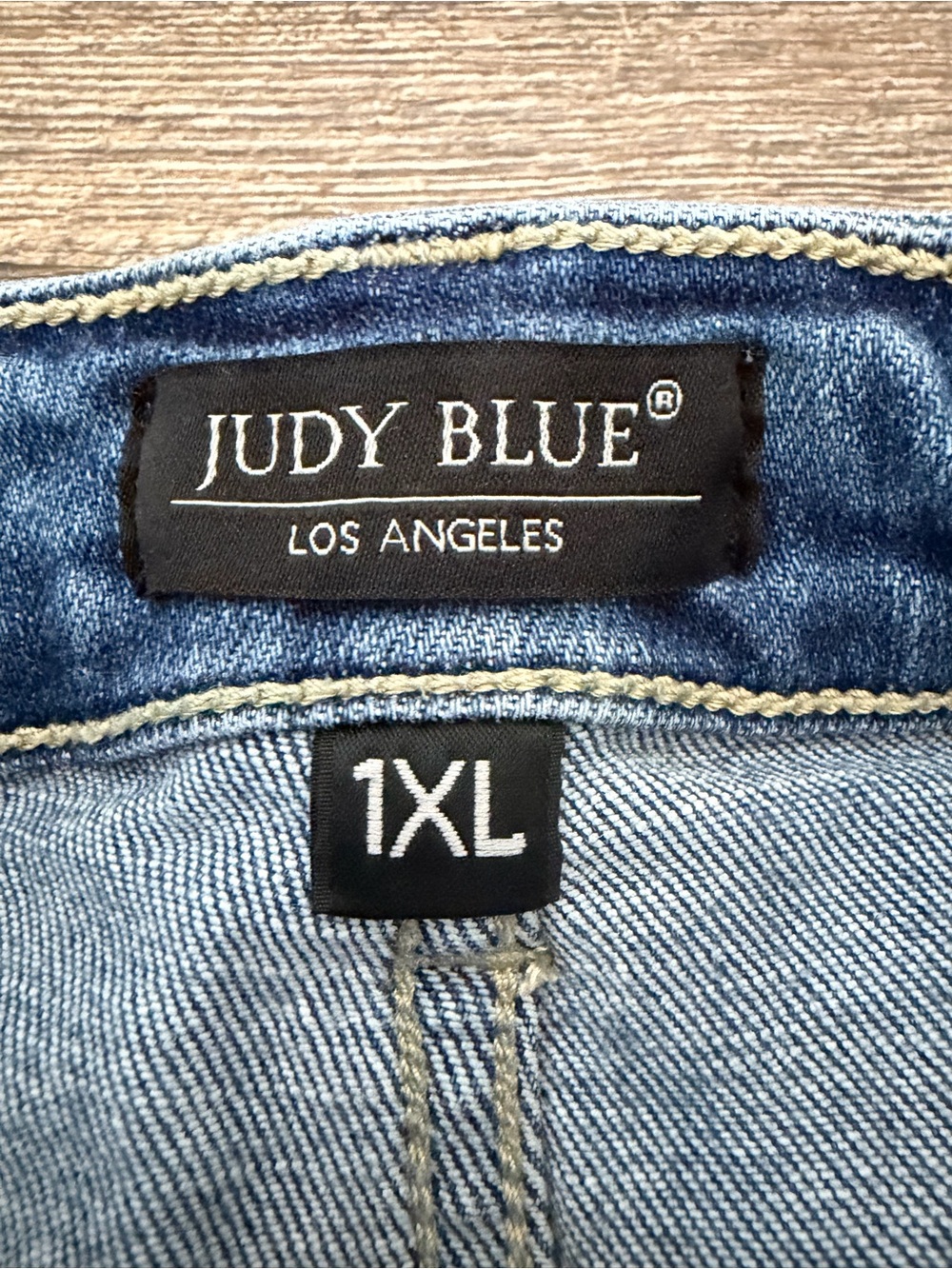 Judy Blue Size 1X High Rise Destroyed Bermuda Blue Jean Short Stretch •flaw - Picture 3 of 13